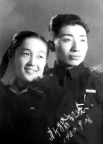 1950年9月25日，抗美援朝势在必行，但人民志愿军姜士民却被未婚妻堵在江边：“