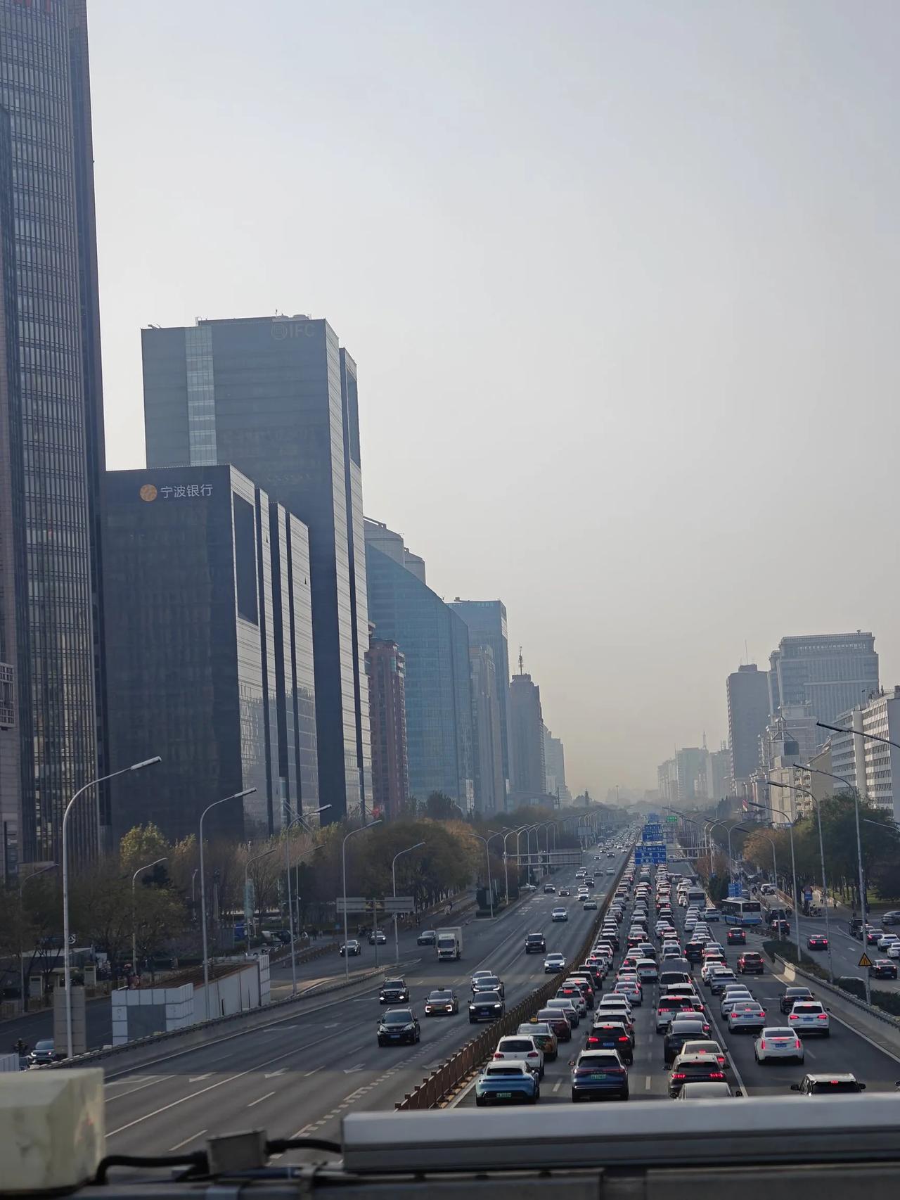 哎呀卧！这大城市，全世界也就俺们中国有，这个城市我有整整七年没有去了。好像是