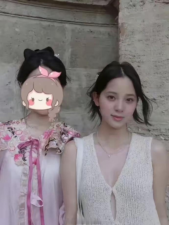 欧阳娜娜这个肚子和腰是真实的吗？