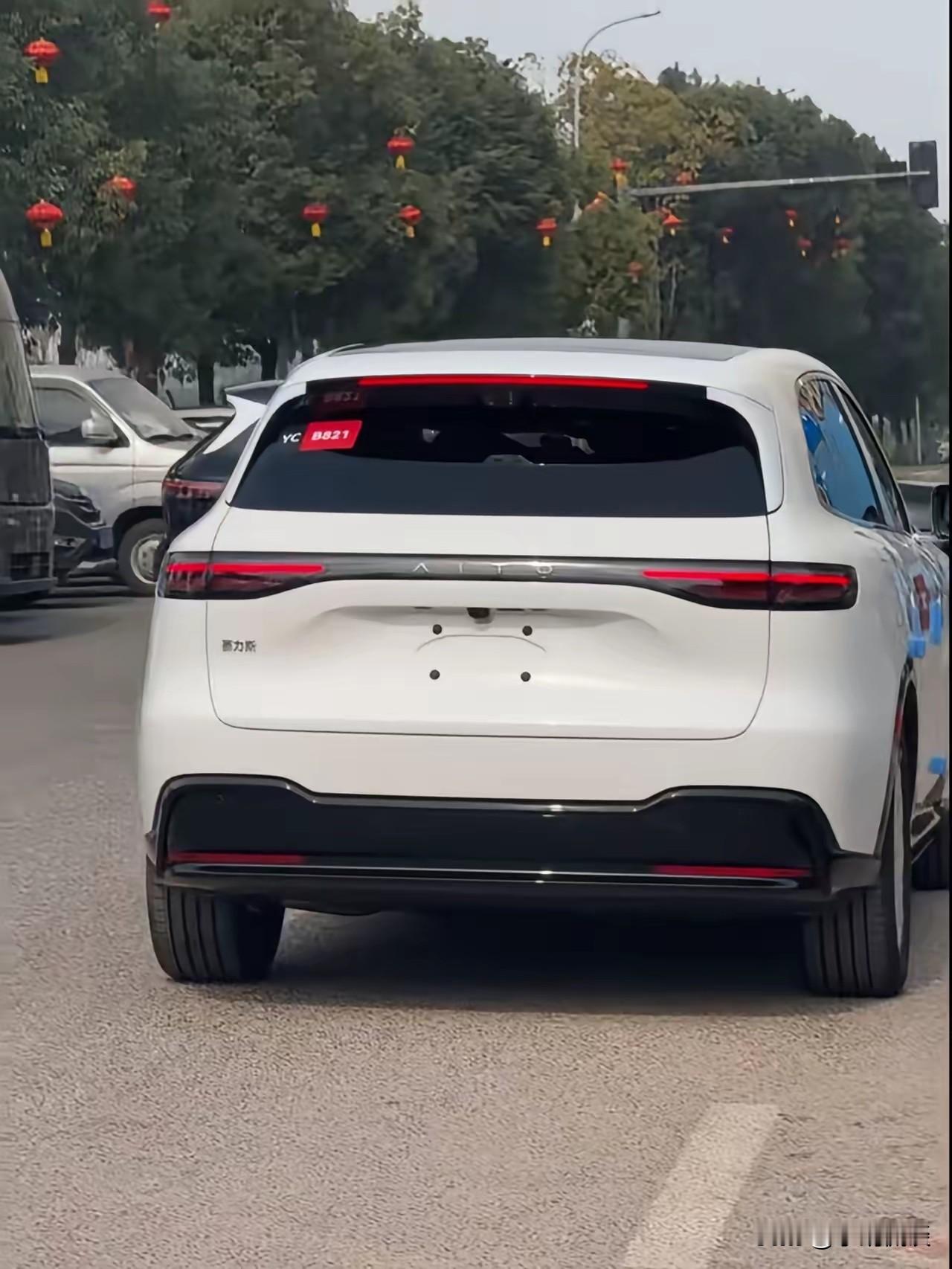 真搞不懂余承东😮‍💨问界M6尾灯改得太迷了！放弃M7好看的套娃设计...