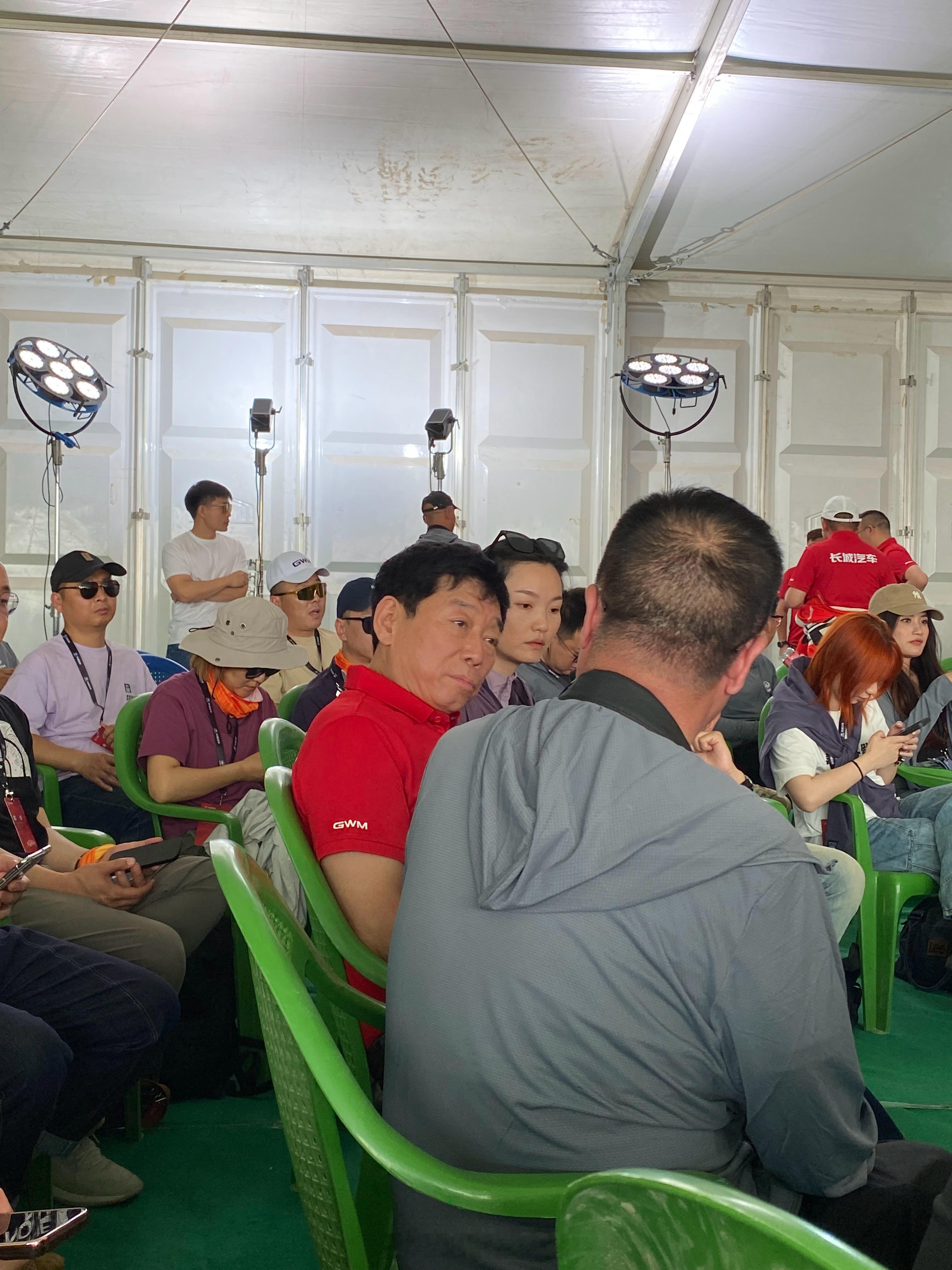 难得来一次塔漠边缘，遗憾没能飙到环塔赛道飙到180[哭哭]魏建军说为什么现在回来
