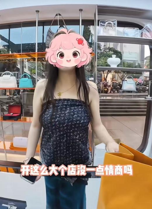 520男友上午大手笔送的包，女子下午就过来退货，店主同意退款，却直接把钱原路转回