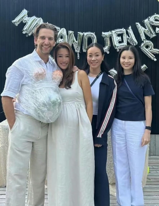 谢霆锋的妹妹谢婷婷晒出了自己36周的孕照，还和男友合了影，照片里的她状态超棒哦！