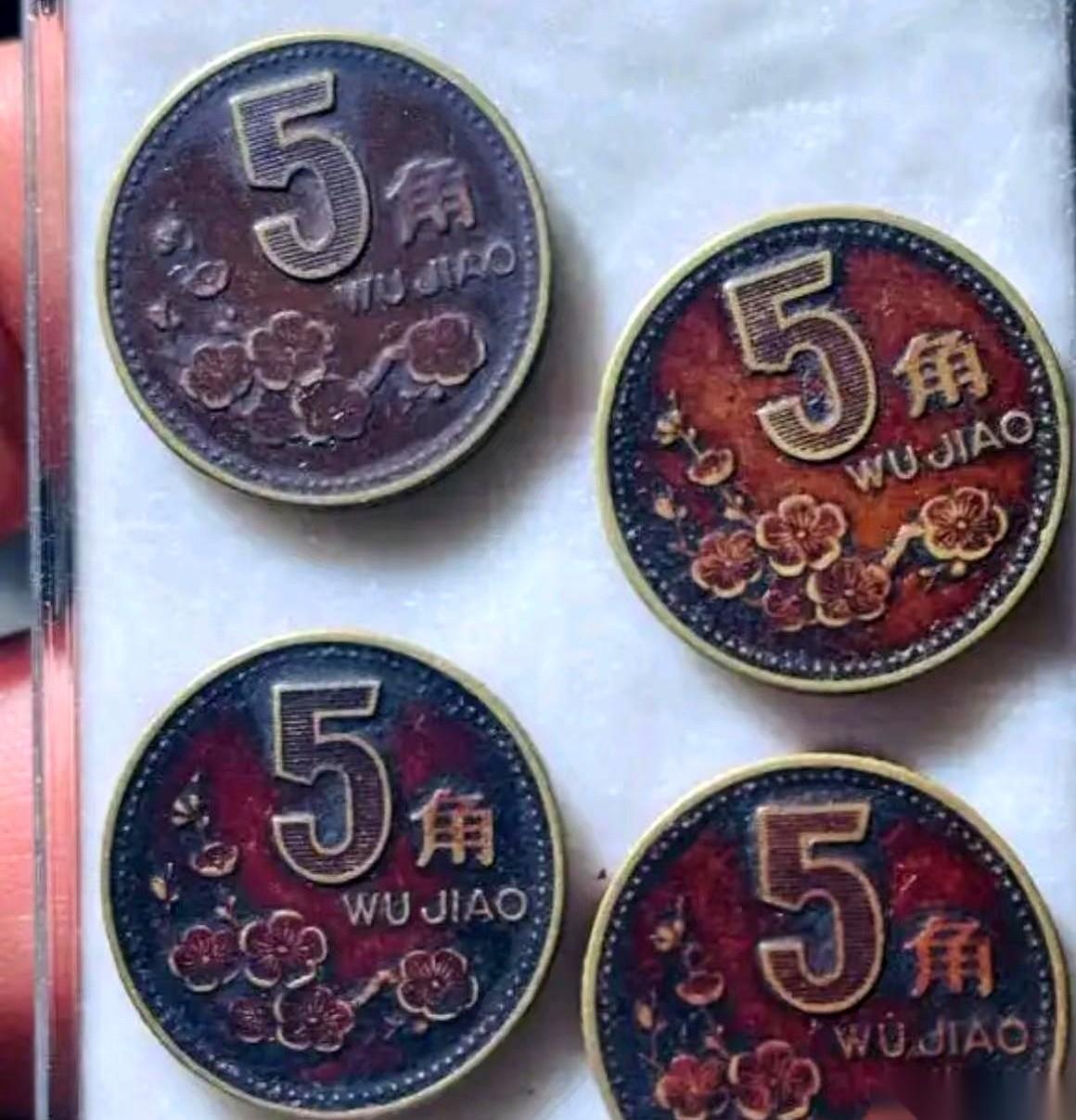 当年拿梅花五毛硬币打镯子的大哥大姐们，你们还好吗？我奶奶说，那会儿的五毛是纯黄