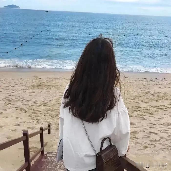 心眼好的人有哪些特征：第一：正直善良，人品好。说话，做事讲道理。第