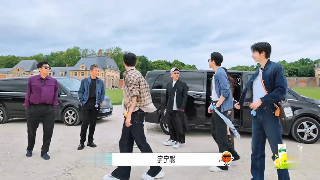 刘宇宁就在眼前孙红雷还在找孙红雷没看见那么大一个刘宇宁综艺名场面来袭，孙红雷四处