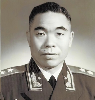 1955年，授衔仪式结束后，曾泽生流着泪说道：“感谢彭老总，是他让我赢得了中将的