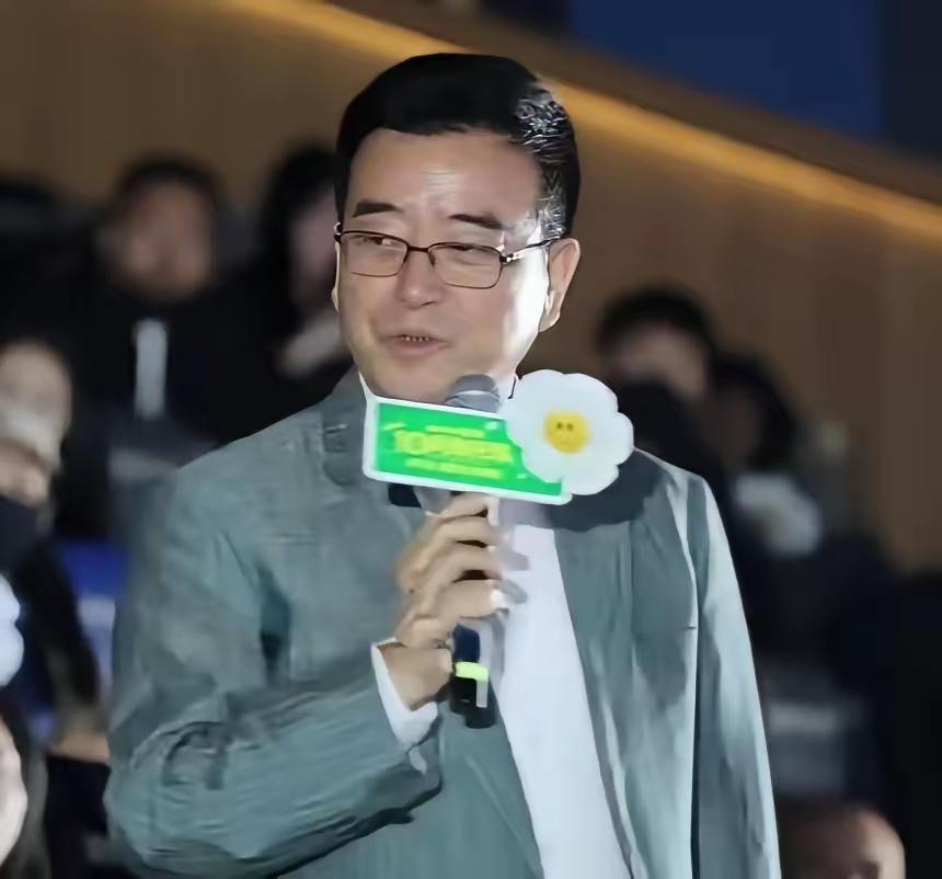 我发现一个残酷的真相：陈思成资源那么好，是因为他有个好爹……陈思诚他爸陈