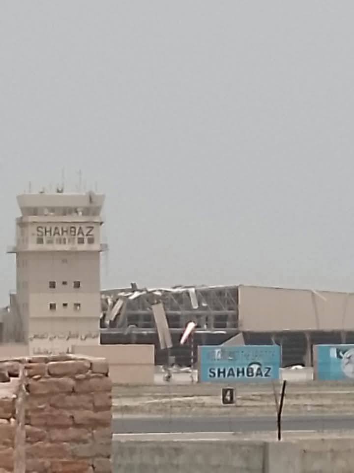 根据现场图显示，巴基斯坦Shahbaz空军基地被印度导弹击中，该基地是巴空军F-