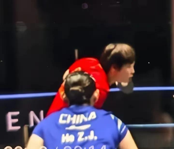 何卓佳出名了！成为国乒队友在国际赛场打内战时，敢于挑战，并挑战成功的第一个人！