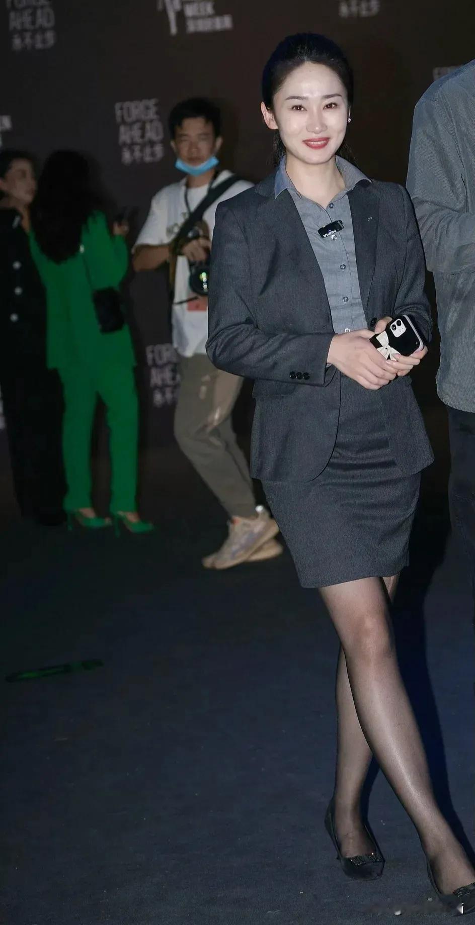 黑丝美腿高跟鞋时尚穿搭,今天出门穿什么?