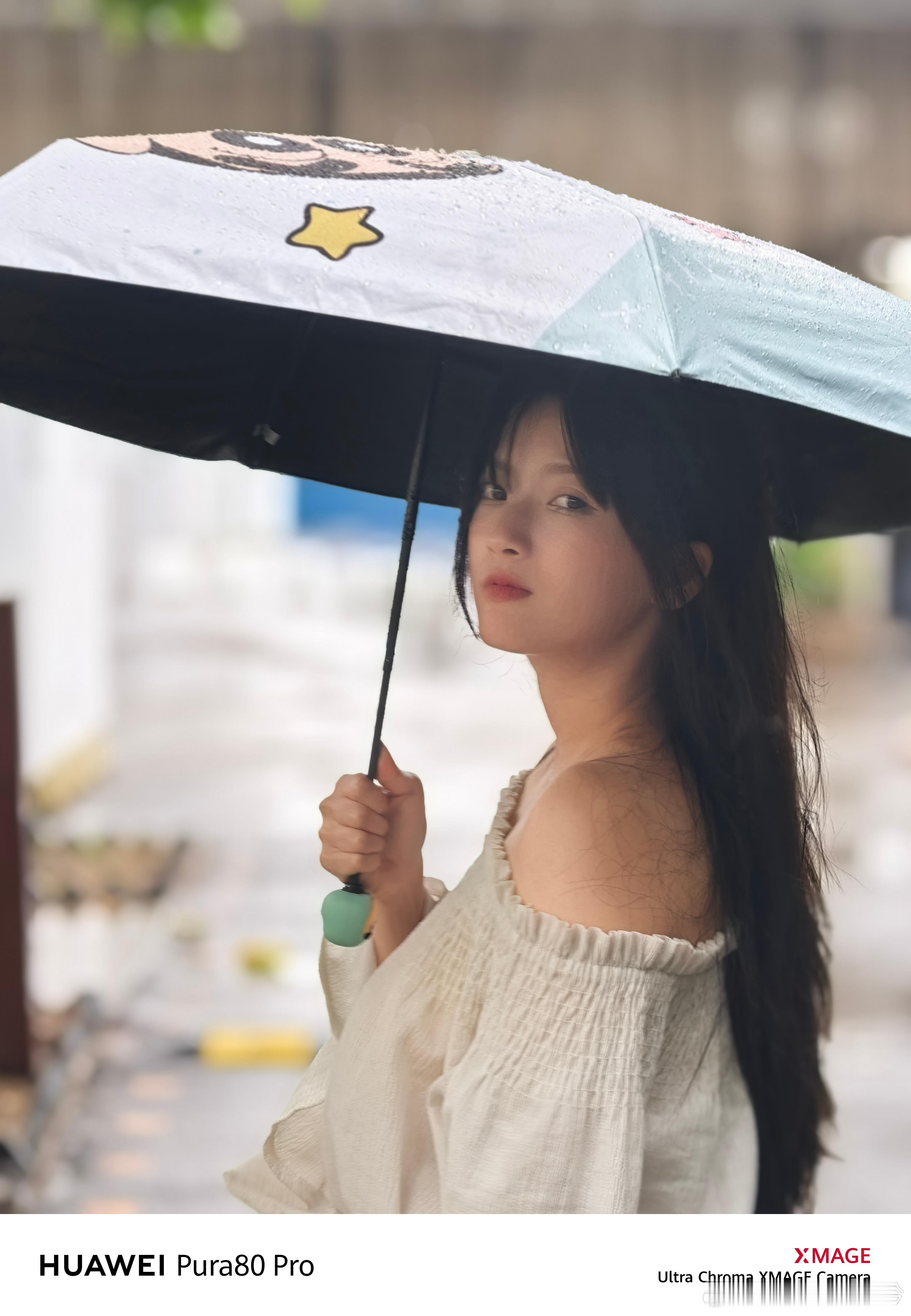 长焦也是这次Pura80系列的重要升级，Ultra更是首发一底双潜望。【硬件】P