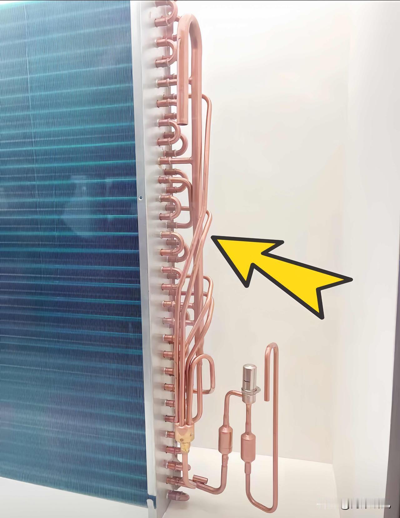 刚刚算了一笔账，瞬间明白了厂家为何要在空调上玩“铝代铜”的把戏。铜价9万