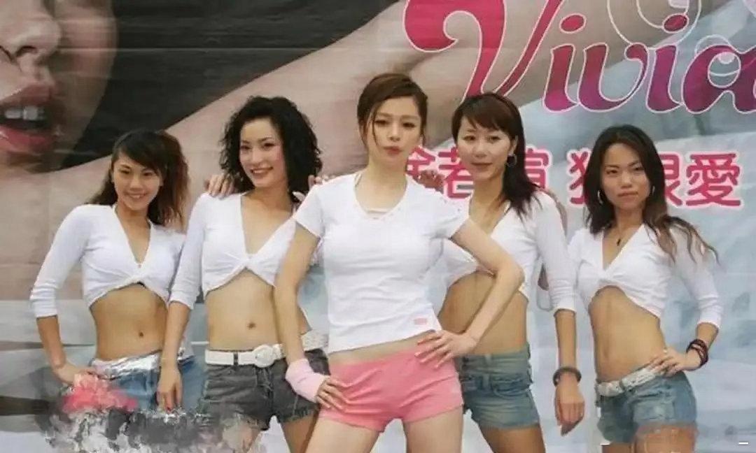 徐若瑄年轻的时候，颜值是真的能打，随便一拍都好看那种。​​​