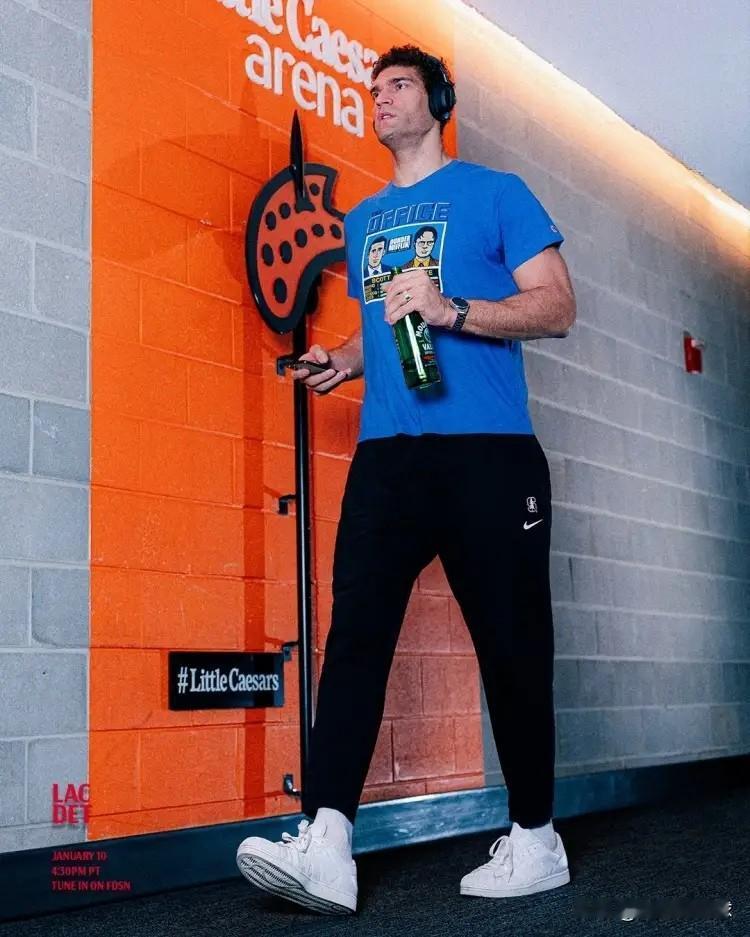 下面是一条关于快船老将洛佩兹的好消息！今天快船将会坐镇主场迎战奇才，值得一提的是