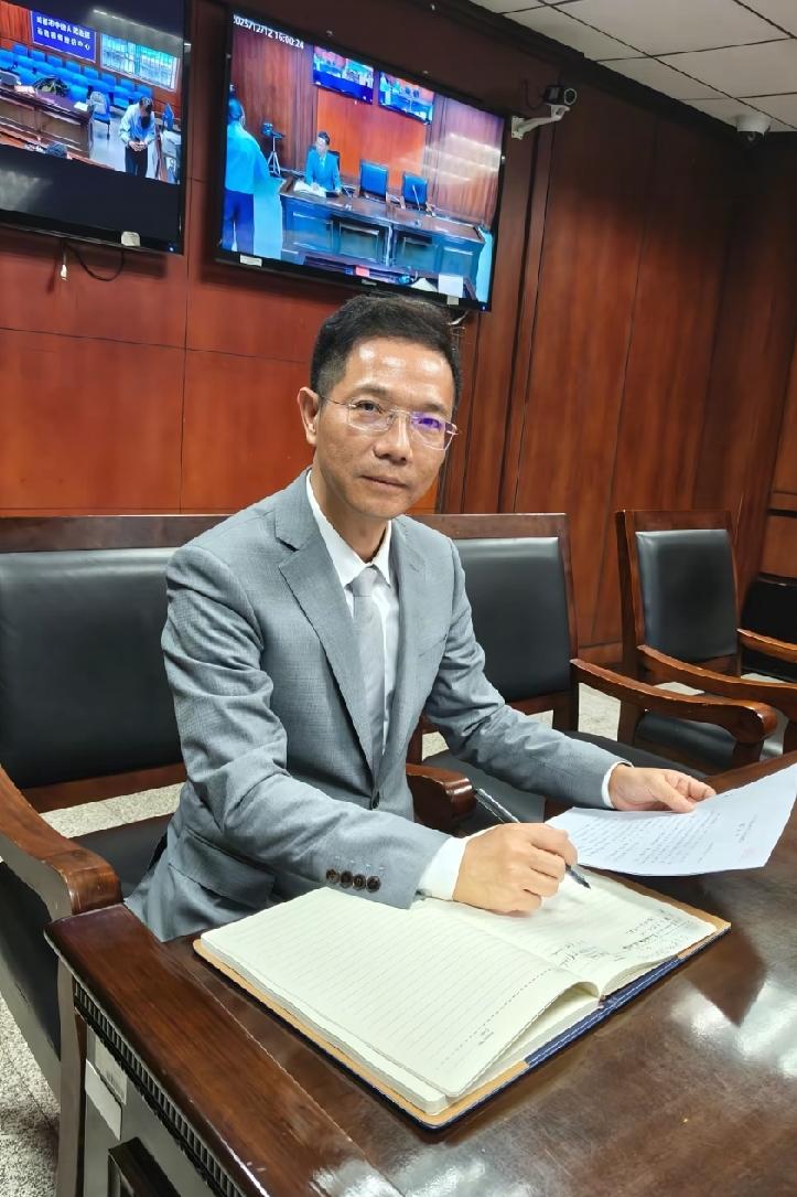 李老师昨天发作品：给王某晶准备了第二份大礼昨天看到李老师发作品，说王某晶在1