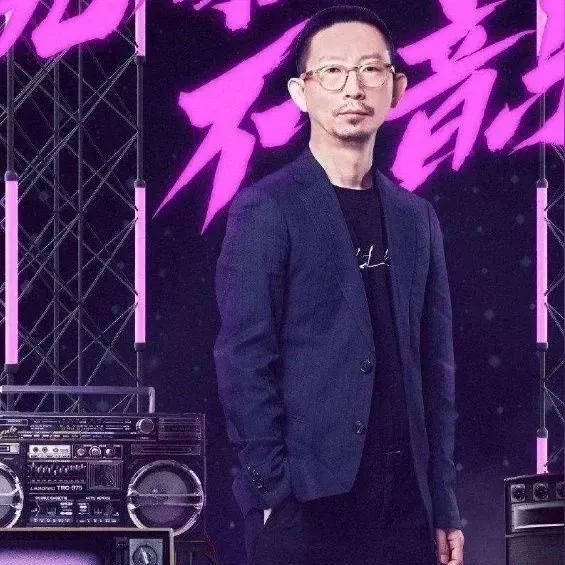 丁太升太敢讲了。他说有一部分歌手的存在，直接拉低了华语音乐的平均水准。他列举了一