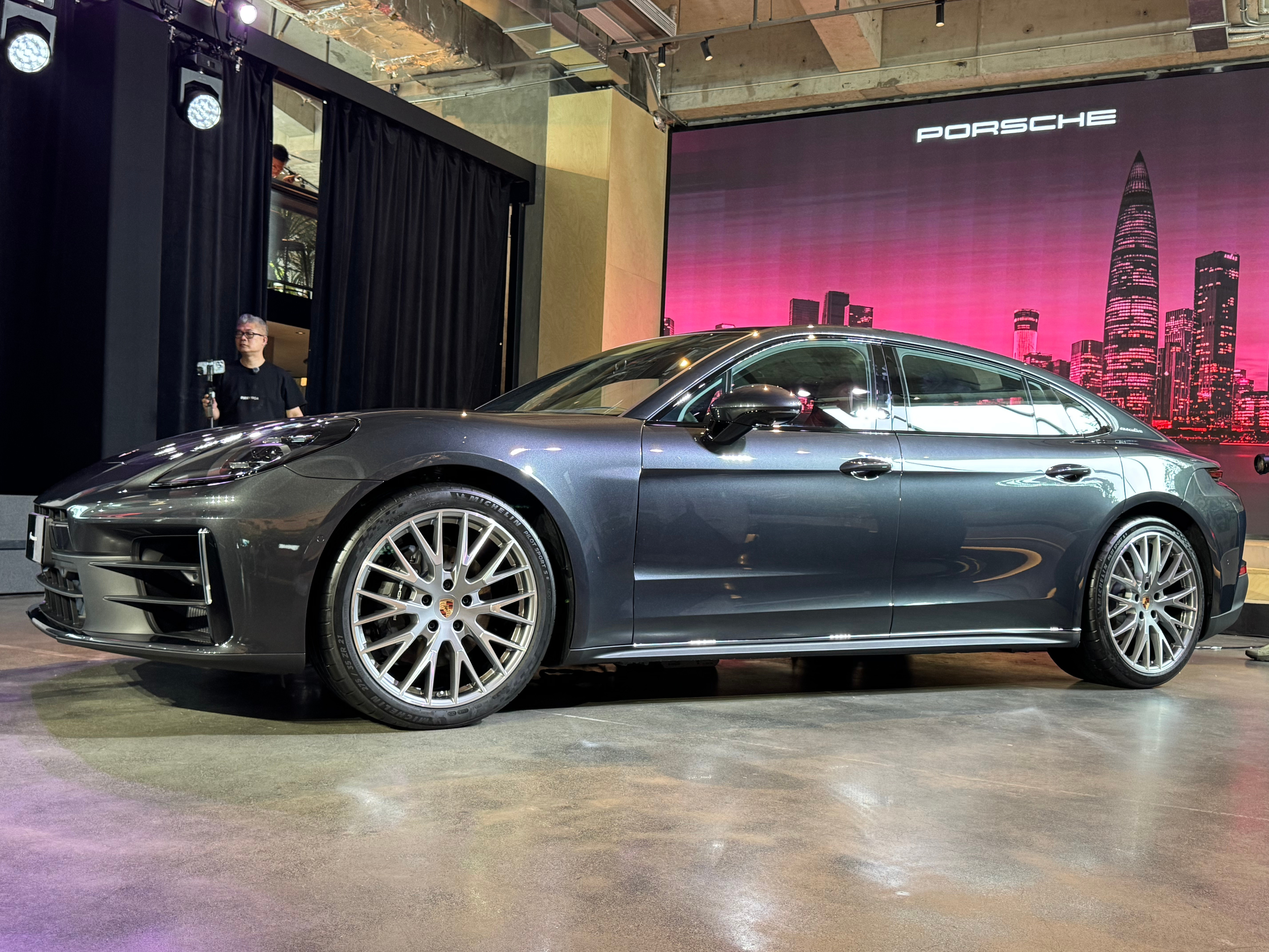 保时捷Panamera尽享版正式发布，直接把帕拉梅拉门槛价格带入百万内，尽享版9