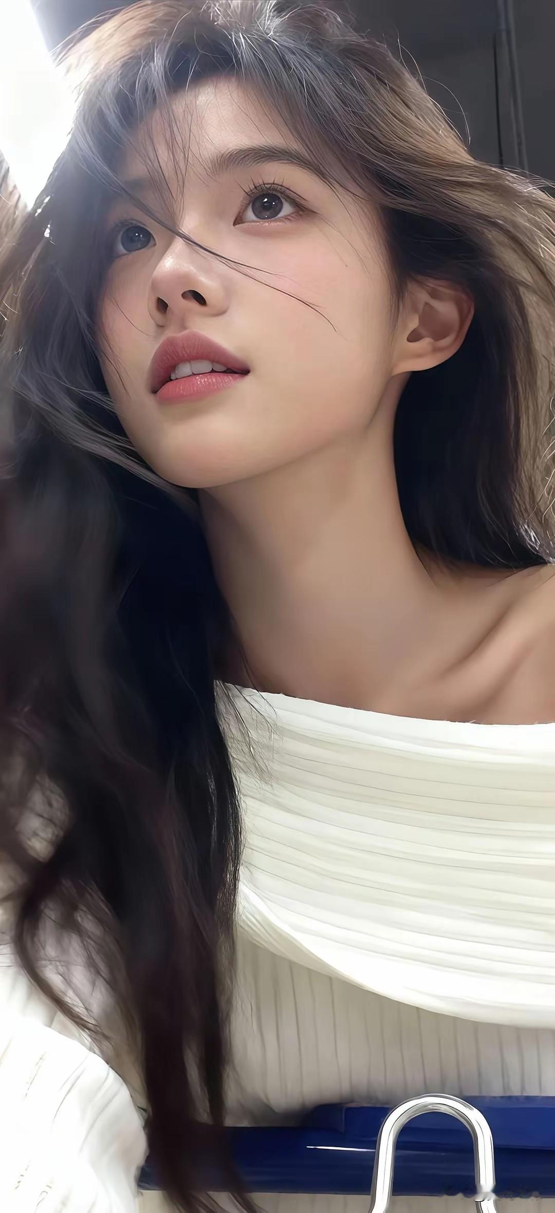 光之影温柔眼神，飘逸长发，白色露肩上衣，少女心满满白裙少女感白色绝美小裙子