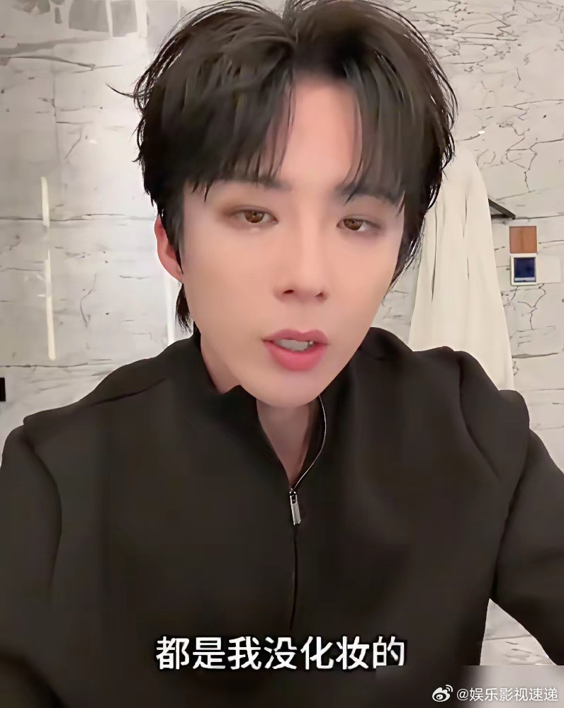 去年10月黄子韬办婚礼，刘宇宁特意调了工作赶过去。坐主桌全程陪敬酒，黄子韬逢人就