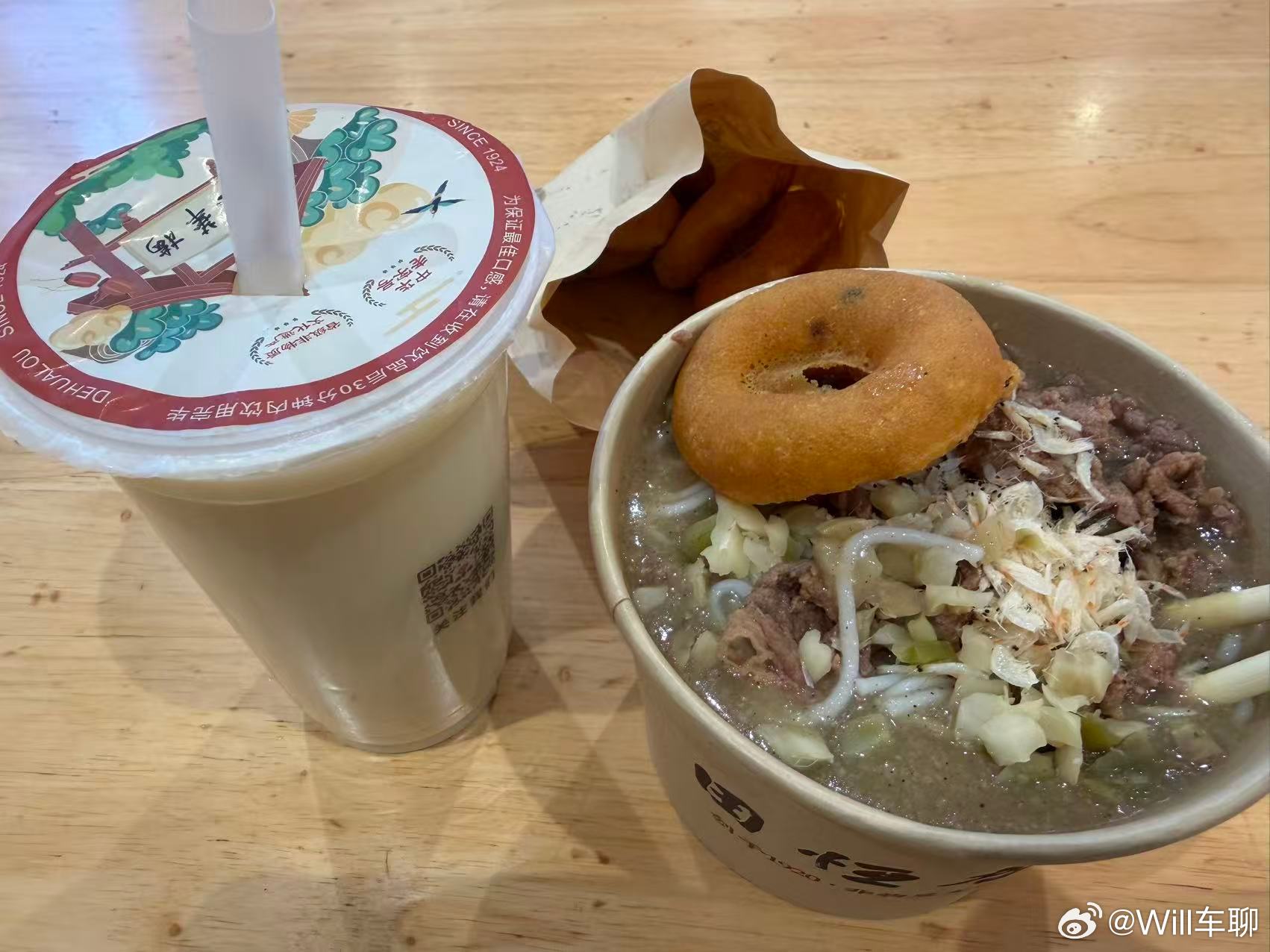 武汉的过早（早餐）应该在全国都是独树一帜的了。花样之多，可以吃几十天不重样，而且