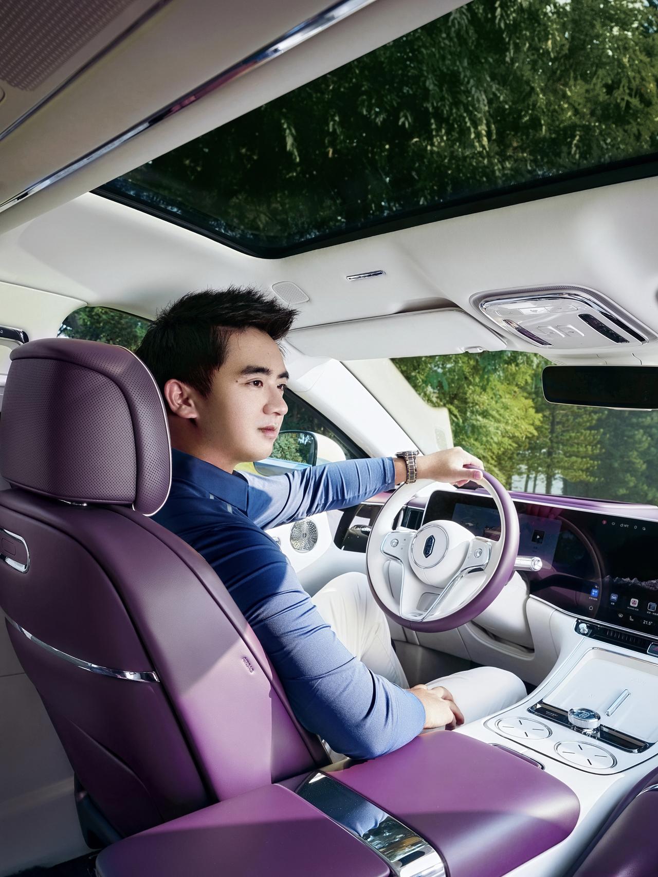 难怪余承东团队要把尊界的目标客户瞄准高尔夫场景的高净值人群，原来，一台顶配尊界S