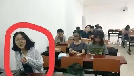 恭喜武汉大学杨景媛，她的论文下载量飙升到了158391次，成功斩获知网论文下载量