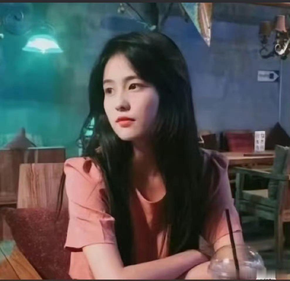 早期的鹿宝也是很萌的少女时期的白鹿就是萌物级别的