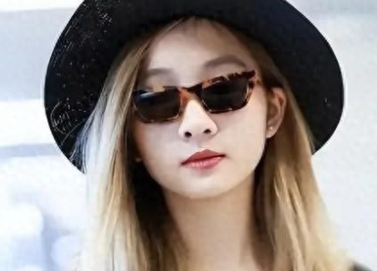19岁黄多多美国读书预定大片主演，星二代资源引热议