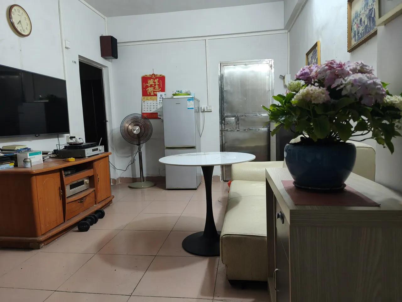住在广州的人最怕什么?我在广州有一栋五层的楼房，图四至六就是我在广州的家，四楼还