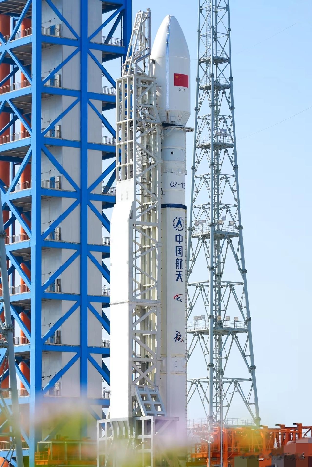 中国航天新飞跃：长征十二号火箭成功发射低轨卫星组，民营力量崛起成新质生产力引擎