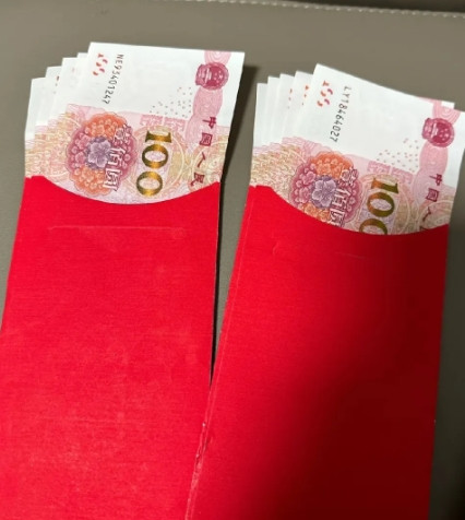 两年前我结婚，闺蜜大老远从上海赶来梅州参加我的婚礼，随礼了6000，闺蜜这个月要