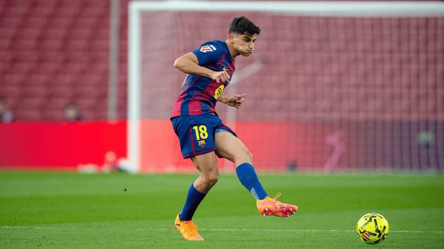 踢左中卫表现出色! 每体: 巴萨内部称马丁为杰拉德-马尔蒂尼