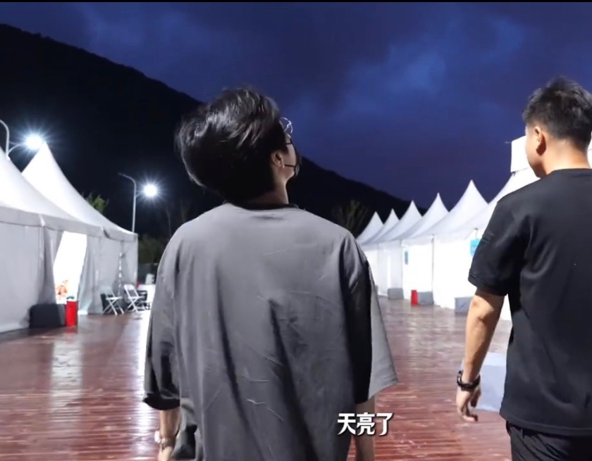 原本还在想连续两天都有音乐节的情况下，陈楚生是不是就没时间彩排了…原来是一个晚上