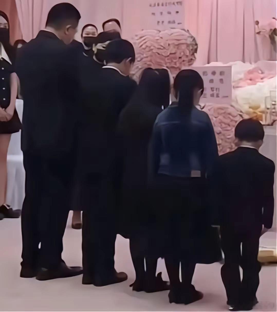 蔡天凤离世后，她留下的四个孩子如今都有了妥善的归宿。与前夫邝广智所育的一双儿女，