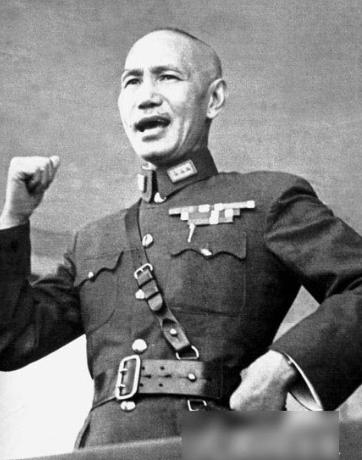 1949年，老蒋带着400万两黄金来到了台湾，400万两也就是125吨，按800