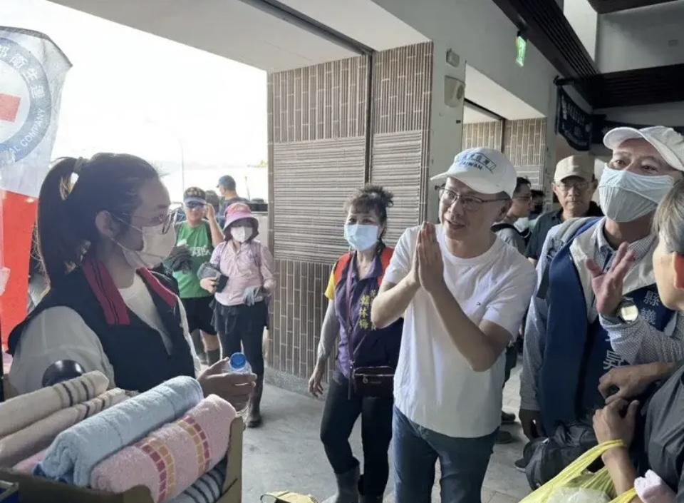 罗智强退辩论赴花莲！14场“政治秀”，真不如灾区走一趟花莲洪灾第12天，罗智