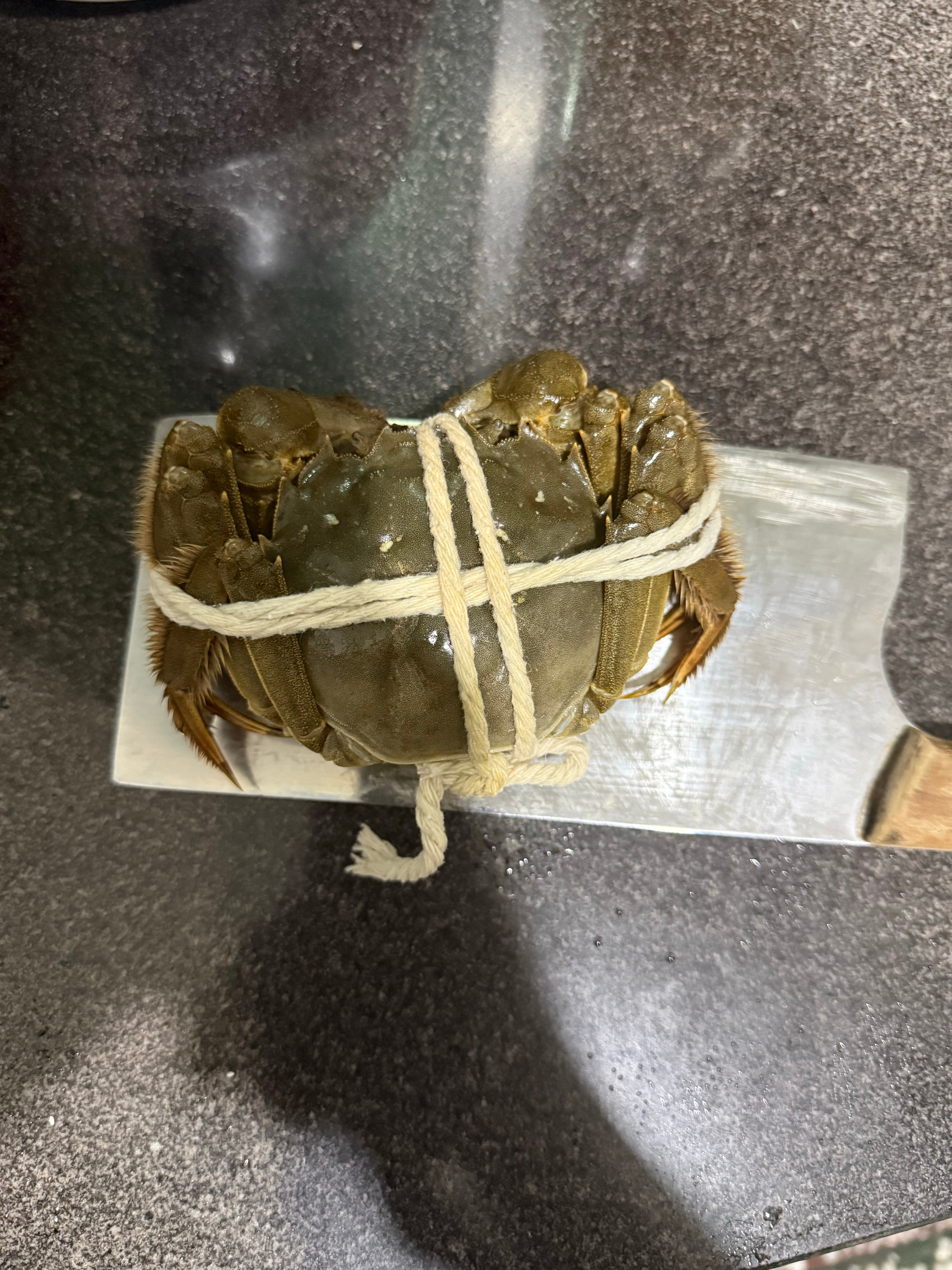 吃个螃蟹，准备睡觉。明天大长途​​​