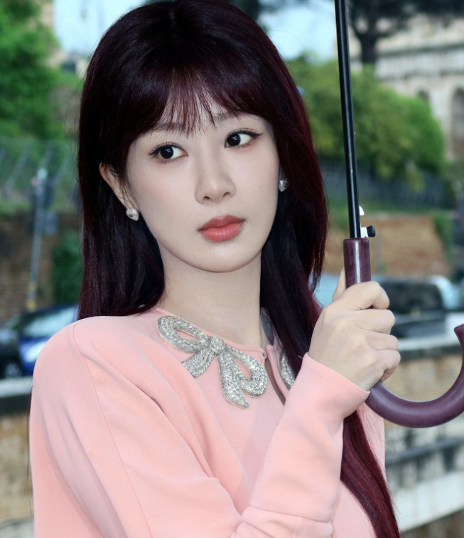 终于知道杨紫为啥能这么瘦了像她这么吃饭的，不骗你，一般人真做不到。杨紫一边