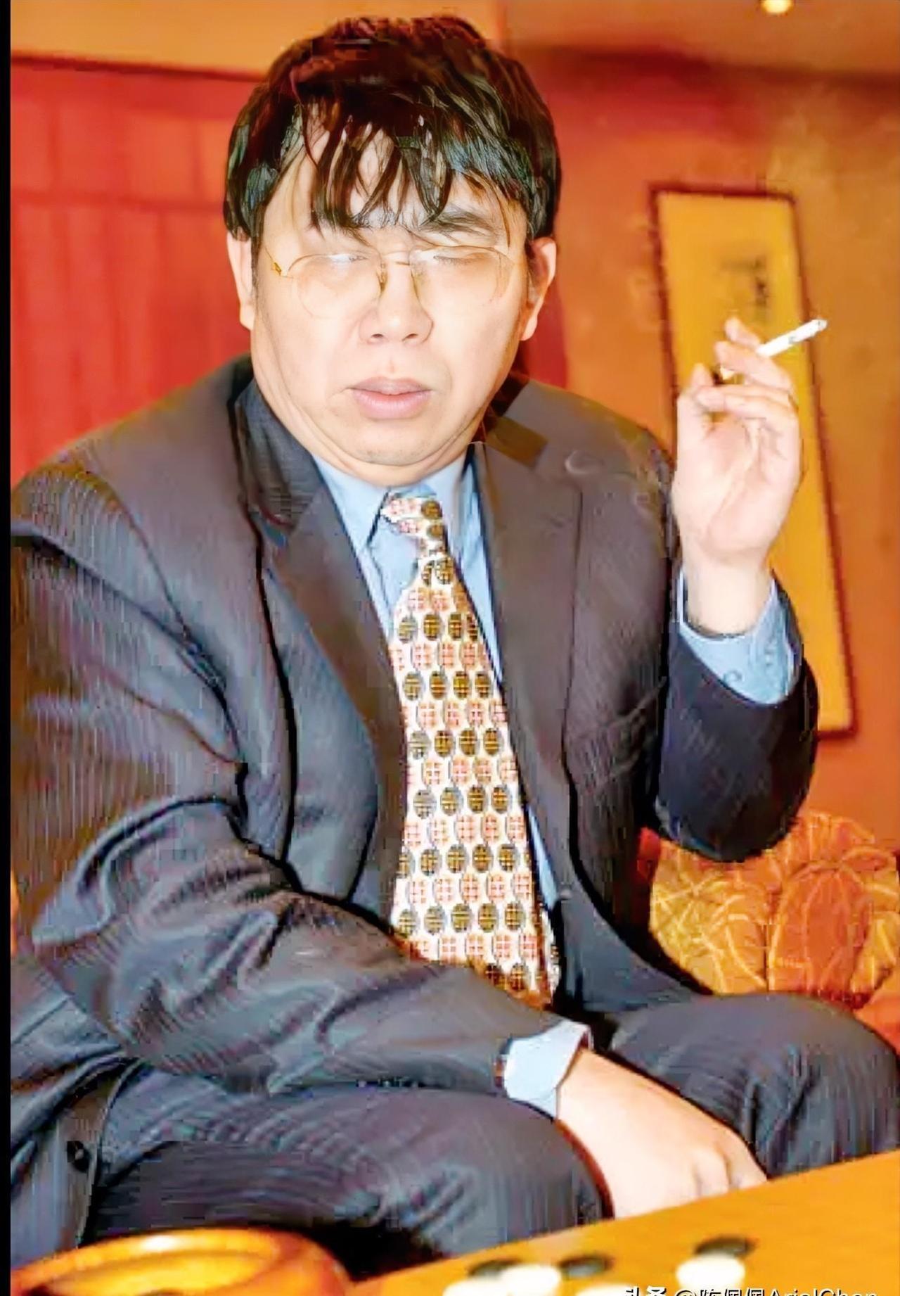 你发现没？我这老棋迷今天忍不住说两句，聂卫平真是个充满反差的人。他不光是棋圣，