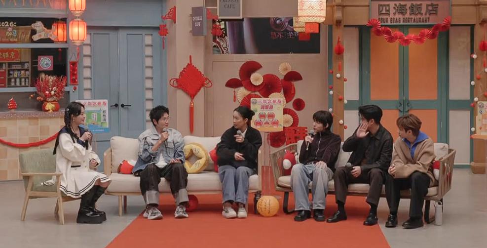 《声生不息-华流季》组歌王局，那英问孙楠说，你不是歌王吗？孙楠有些尴尬的说，不是