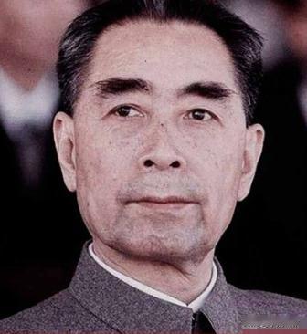 在影片《四渡》里，老蒋截获了大批红军往来的加密电报，召集密码专家反复