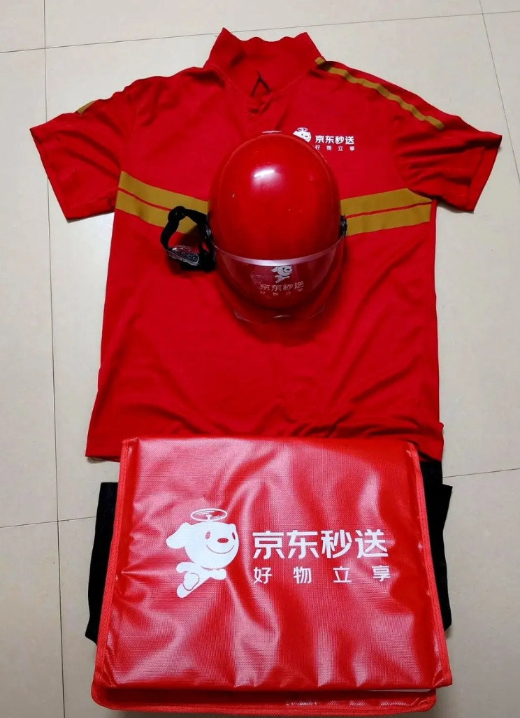 暴雨天收到热奶茶，爬六楼被塞薄荷糖！京东外卖小哥含泪自述：全职梦碎，但人间值得