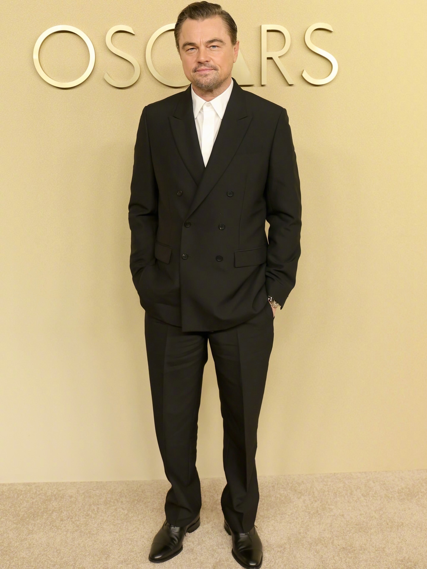 奥斯卡提名者们齐聚洛杉矶，出席为他们举办的午宴。艾玛·斯通，身穿Juliede