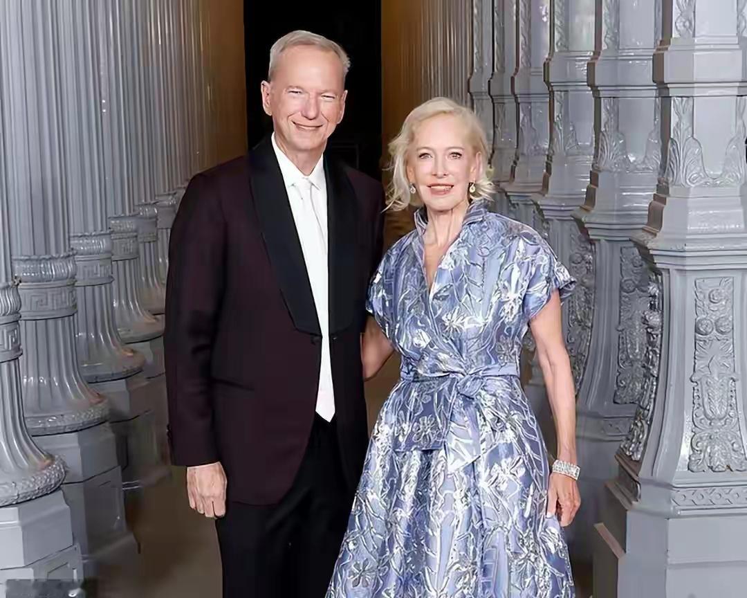 70岁前谷歌掌门恋上27岁政坛千金？43岁年龄差恋情震动欧美精英圈