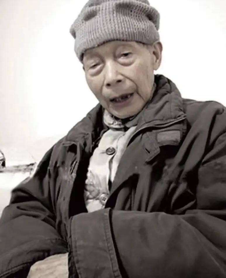 1949年，国民党少将郑蕴侠没有赶上最后一班飞机，被迫躲进贵州深山，躲了八九年都