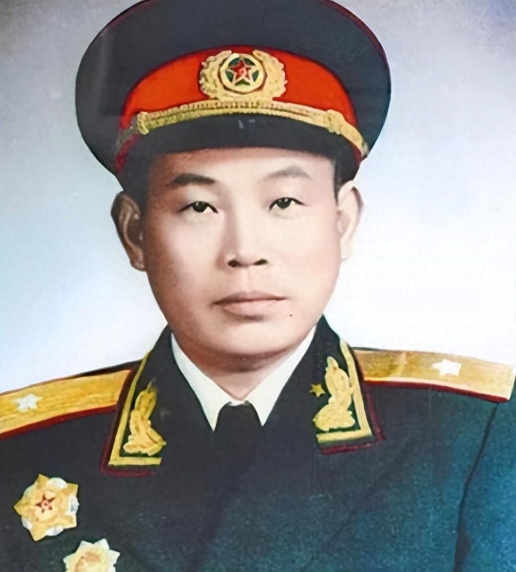 1953年，西康军区司令员刘忠，听说母亲尚在人世，就带妻子回家探亲，回家后，他见
