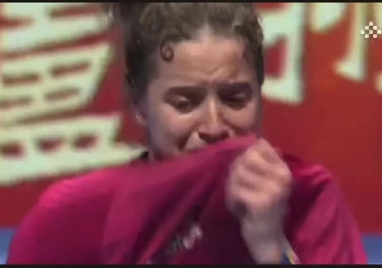 汉娜高达哭了，她哭不是因为输给了孙颖莎，也不是因为输给中国人，而是因为气自己关键