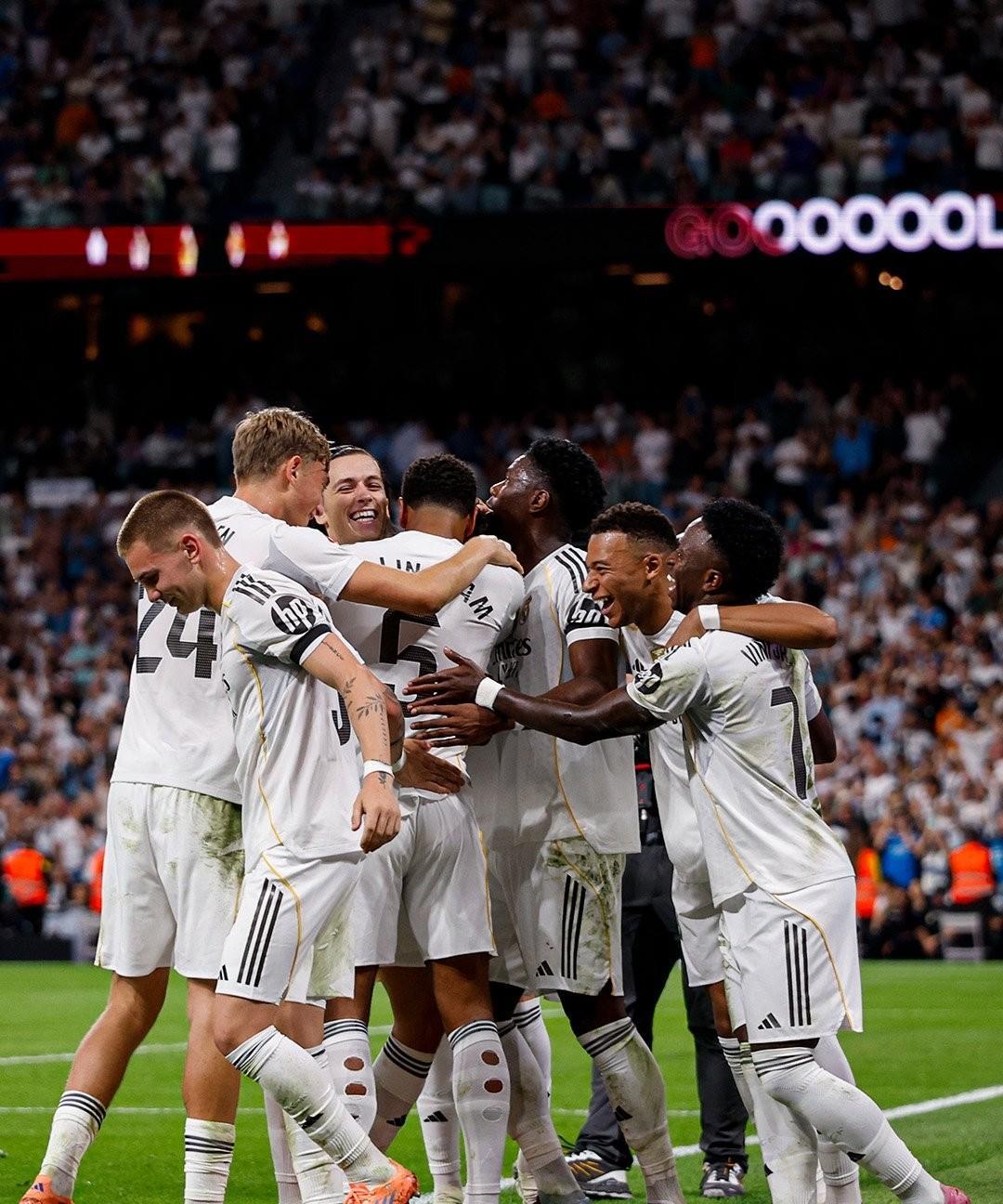 据马卡报消息：哈维·阿隆索于六月上任时，察觉到球队更衣室内已形成一些他认为不利于