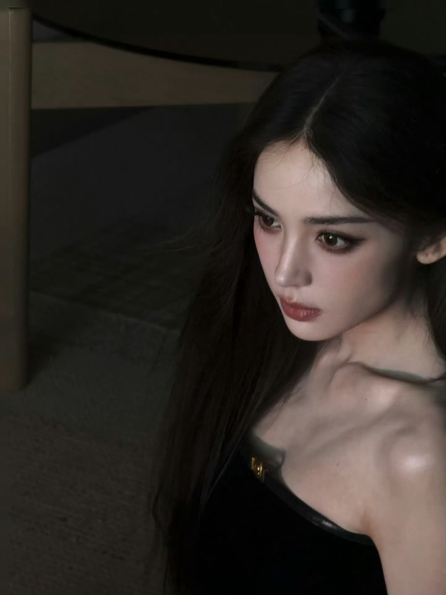 就这几张娜扎灯光灰暗半遮半掩的也是核弹级别的美貌….🪭​​​